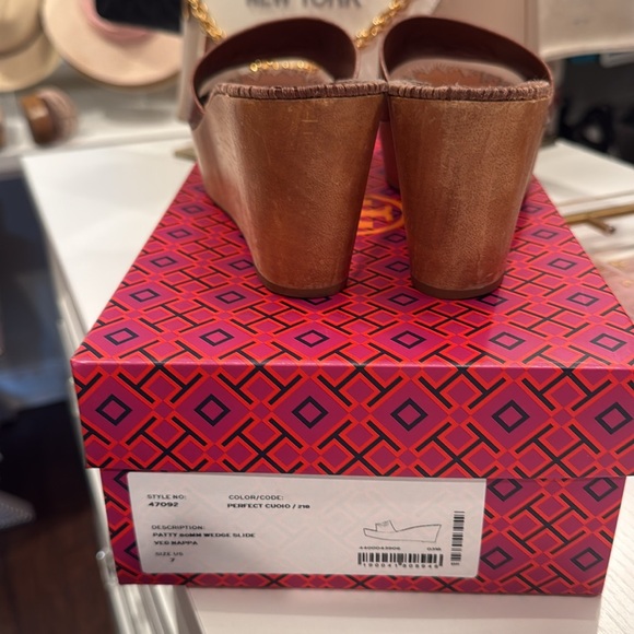 Tory Burch Brown Leather Patty Wedges. Size 7. - Picture 3 of 4